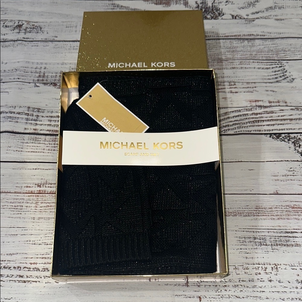 Michael Kors Scarf and‎ Hat Set